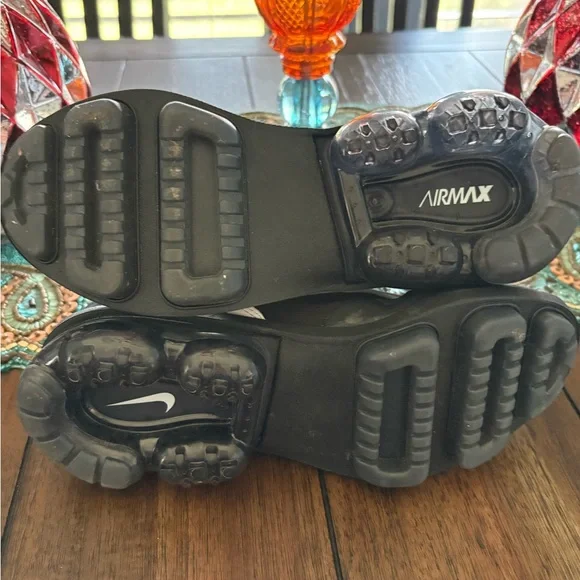 Nike Women's Black and White Vapormax Sneakers - Picture 7 of 11